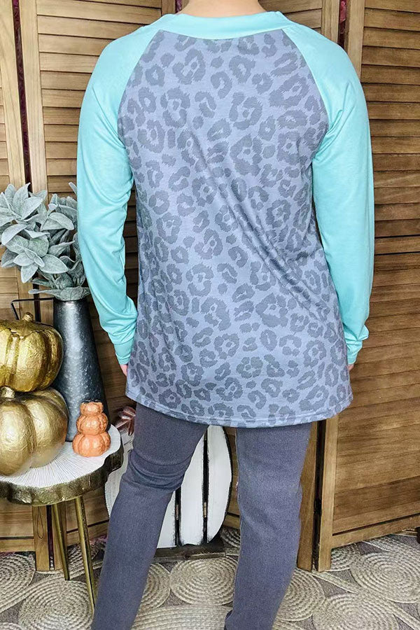Western leopard & cactus print long sleeve women's boutique top w/v-neck XCH12111