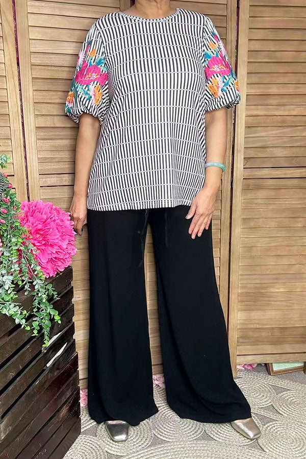 Women's blouse with very detailed embroidered balloon sleeves XCH16812