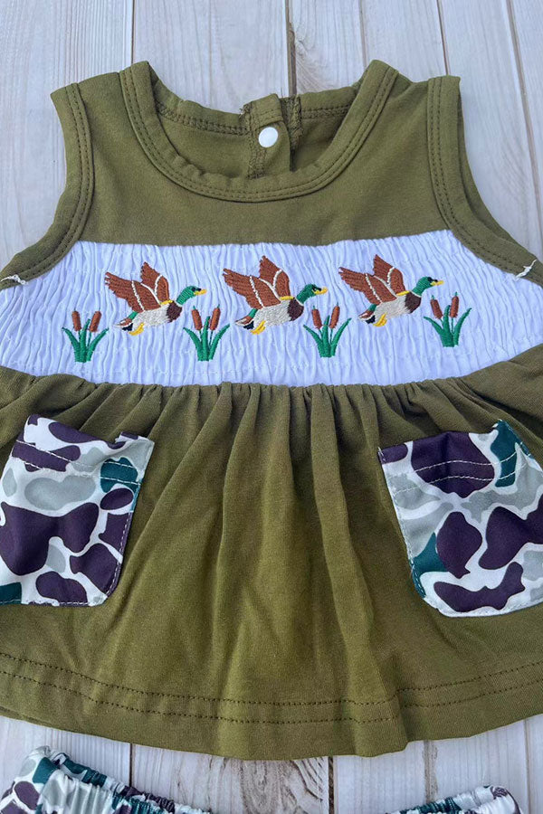 Western Mallards embroidery smock top & camo shorts baby girls boutique sets 2601071M