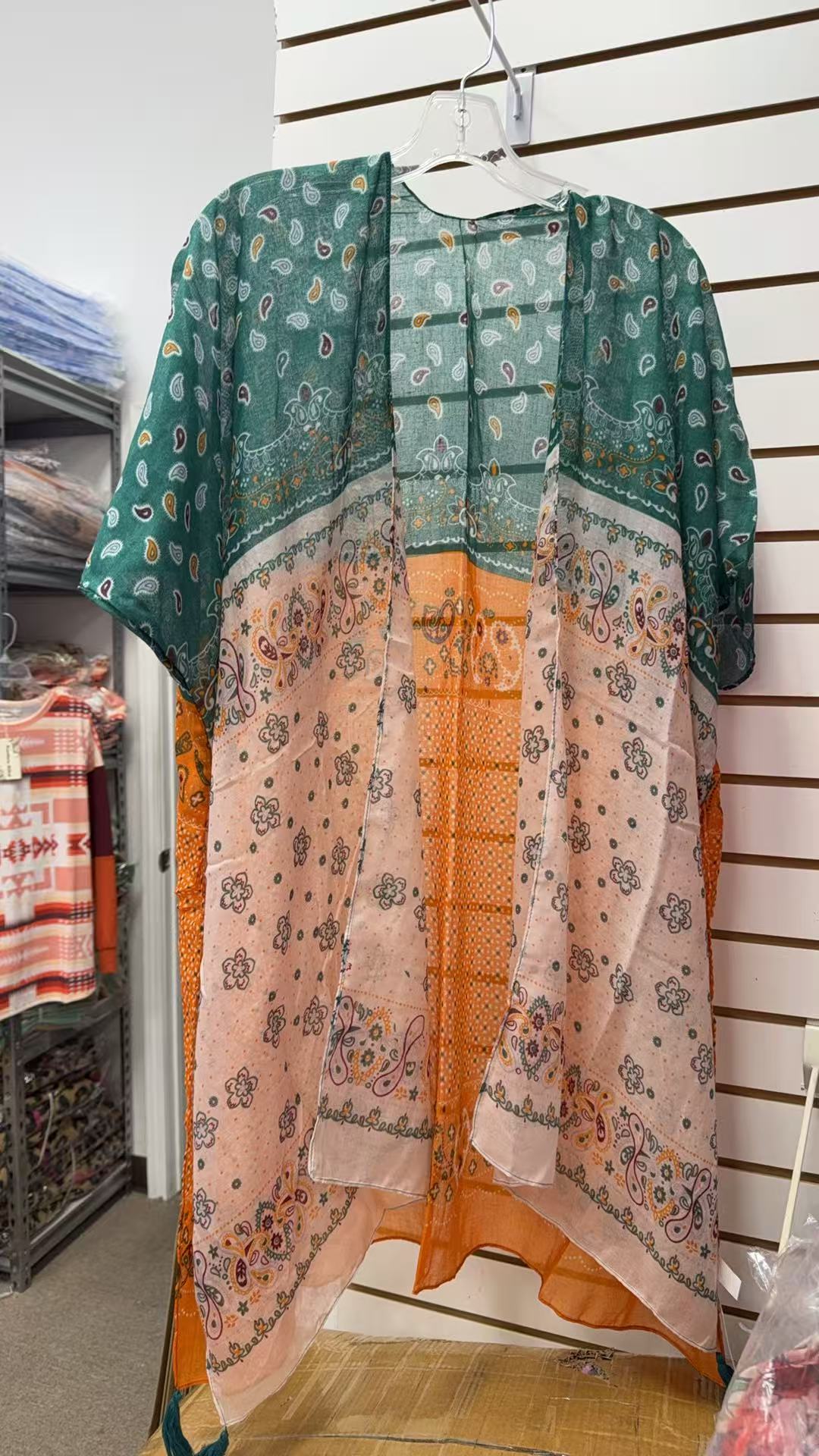 Orange paisley printed kimono w/tassels 3pc-$12  YZ170283