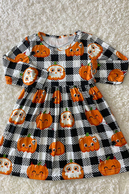 Cute pumpkins on black/white plaid dress DLH2627