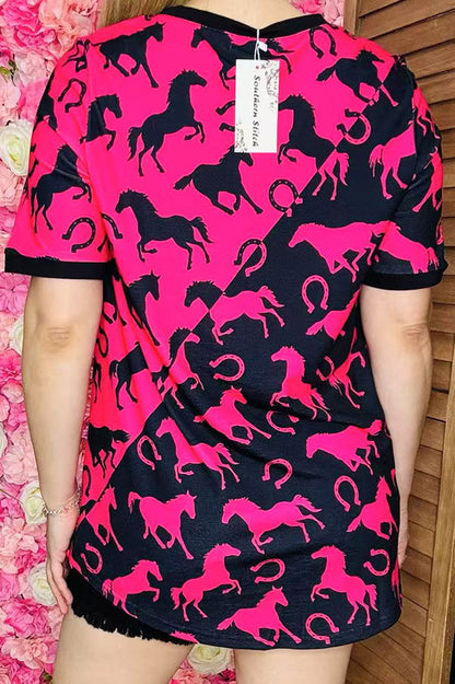 Wholesale women top Half fuchsia & black horse printed w/short sleeves XCH14361