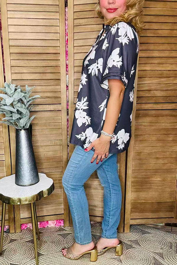 Charcoal and White Floral V-Neck Women Blouse W/Pleated sleeve XCH16204