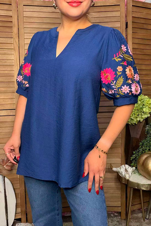 Trendy floral embroidery short sleeve blue women's boutique top Southern Stitch XCH17560
