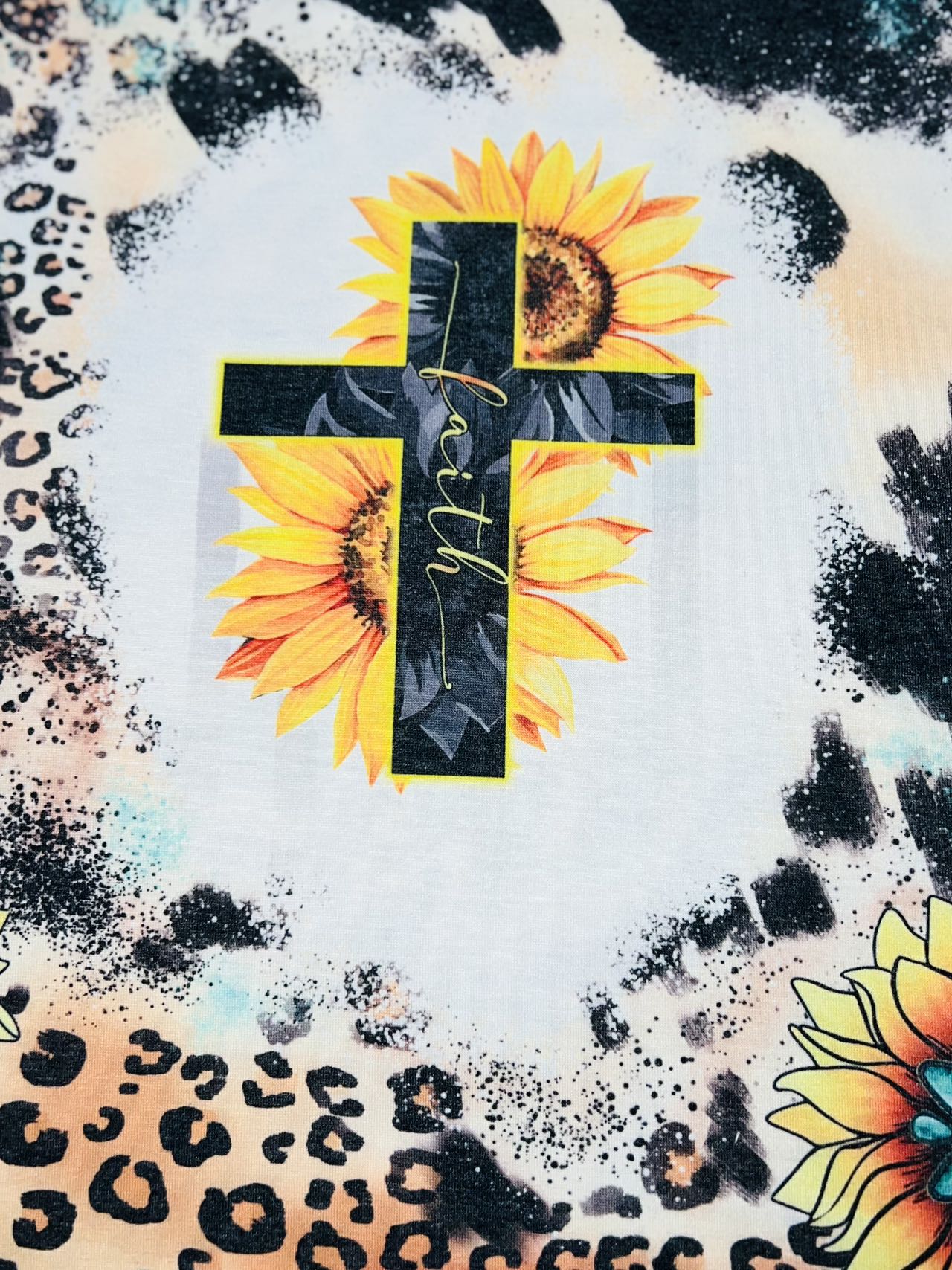 "Faith" on a cross & sunflowers w/animal print short sleeve t-shirt DLH1108-13