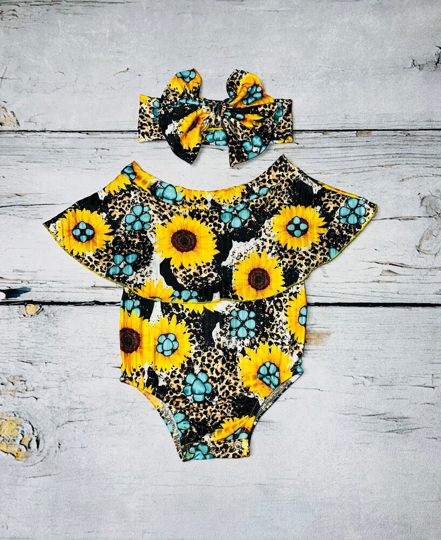 Sunflowers & cheetah print baby ruffle onesie DLH1215-28
