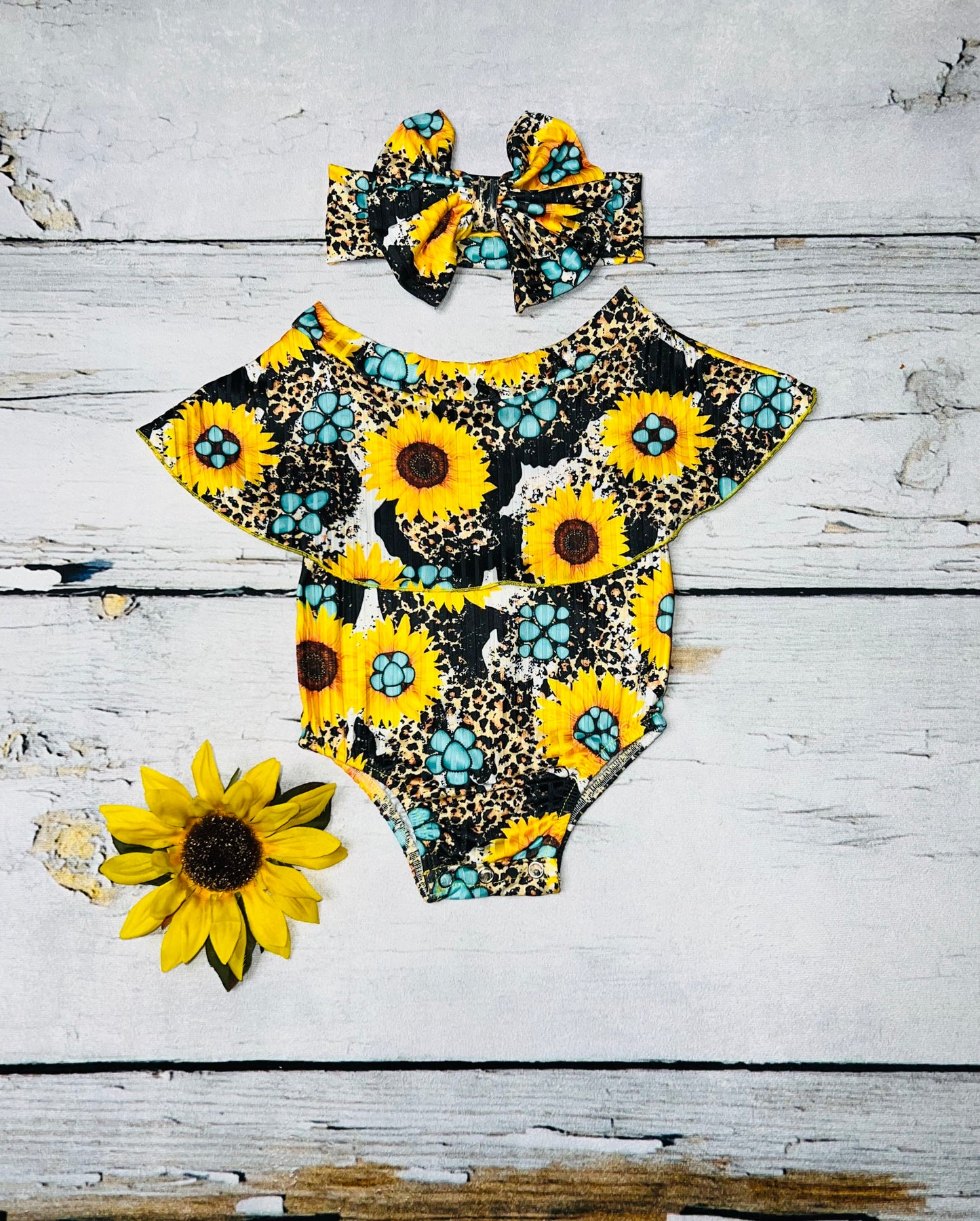Sunflowers & cheetah print baby ruffle onesie DLH1215-28